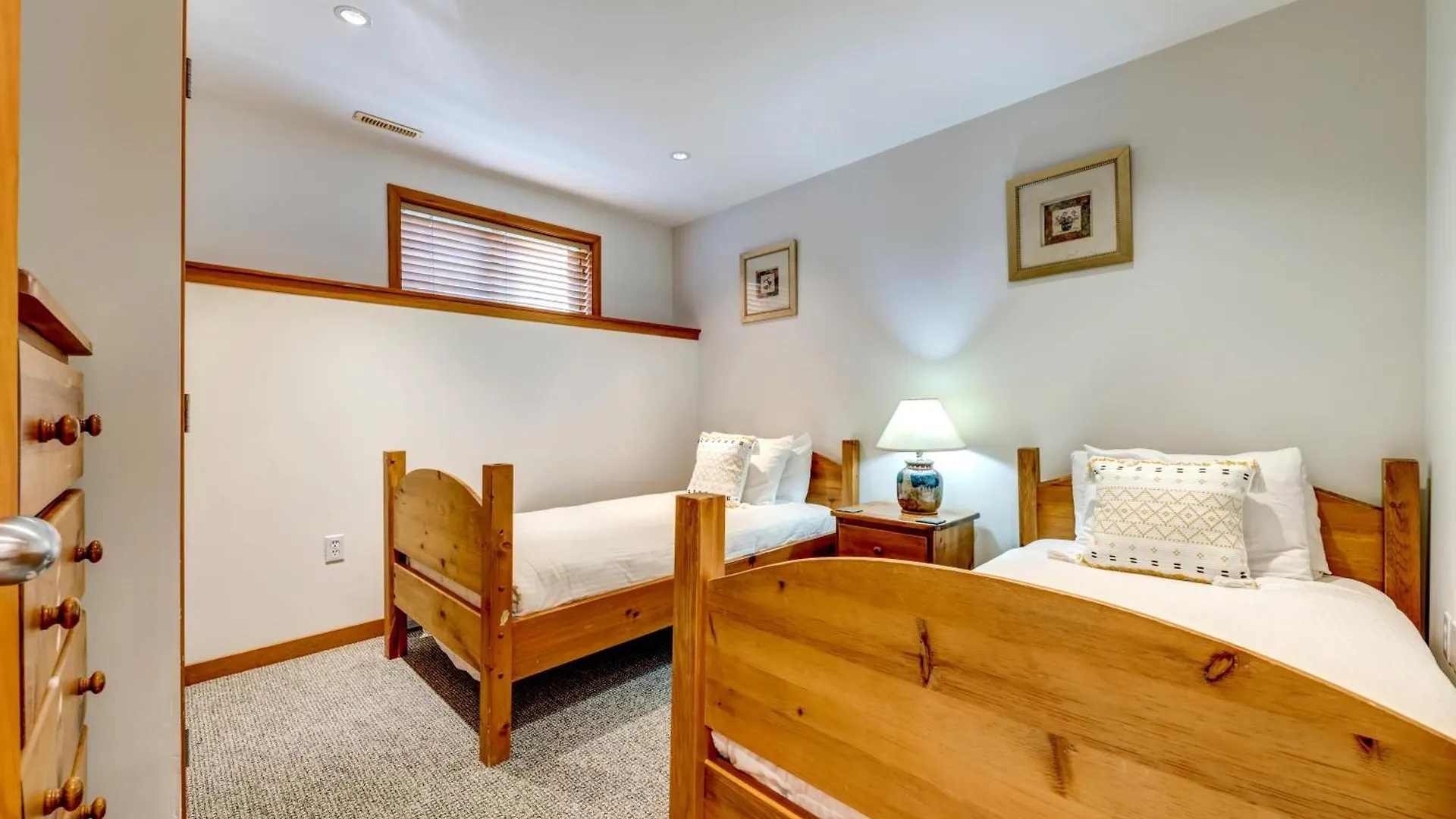 Holiday home Snowy Creek 30 - Ski In Ski Out, Private Hot Tub, Short Walk To Whistler Village