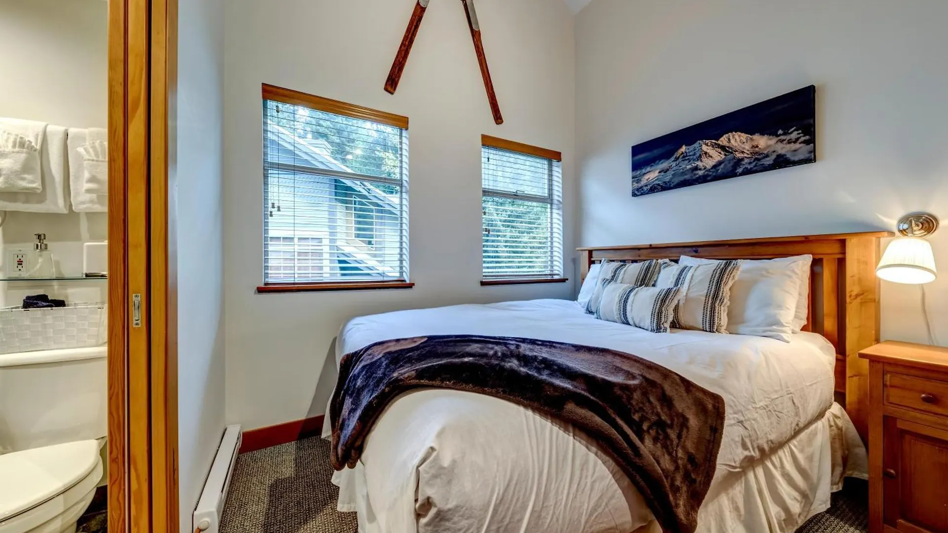 Snowy Creek 30 - Ski In Ski Out, Private Hot Tub, Short Walk To Whistler Village Holiday home