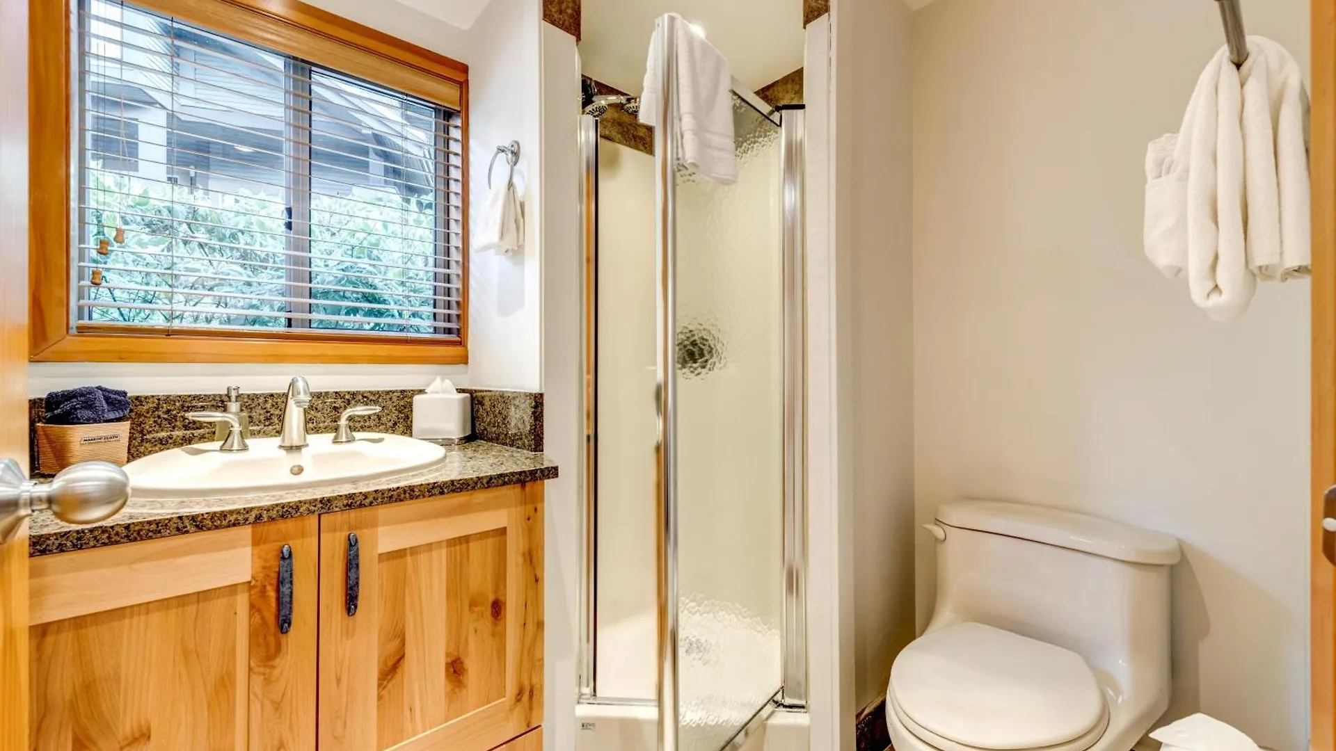 Holiday home Snowy Creek 30 - Ski In Ski Out, Private Hot Tub, Short Walk To Whistler Village Canada