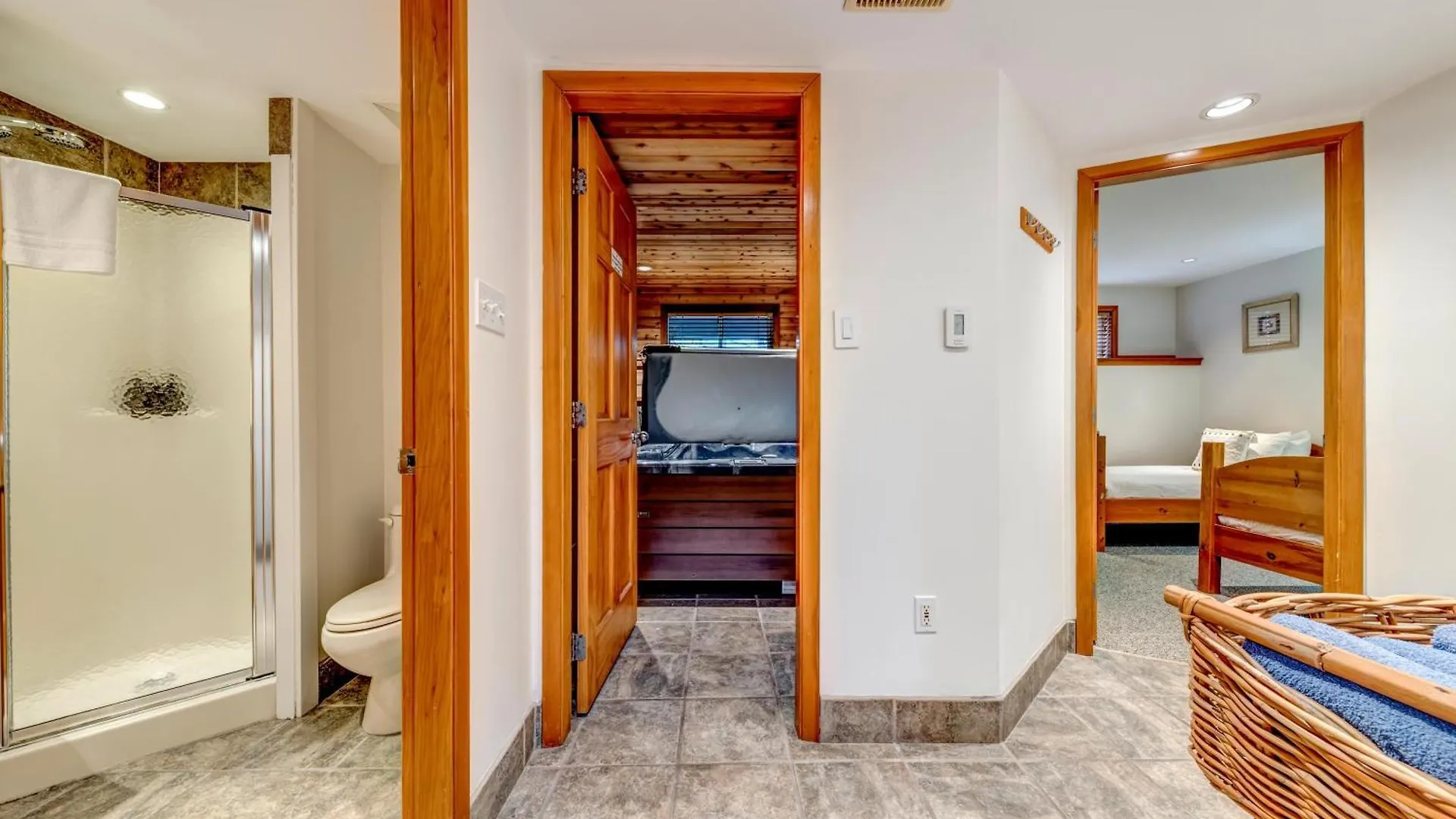 Holiday home Snowy Creek 30 - Ski In Ski Out, Private Hot Tub, Short Walk To Whistler Village