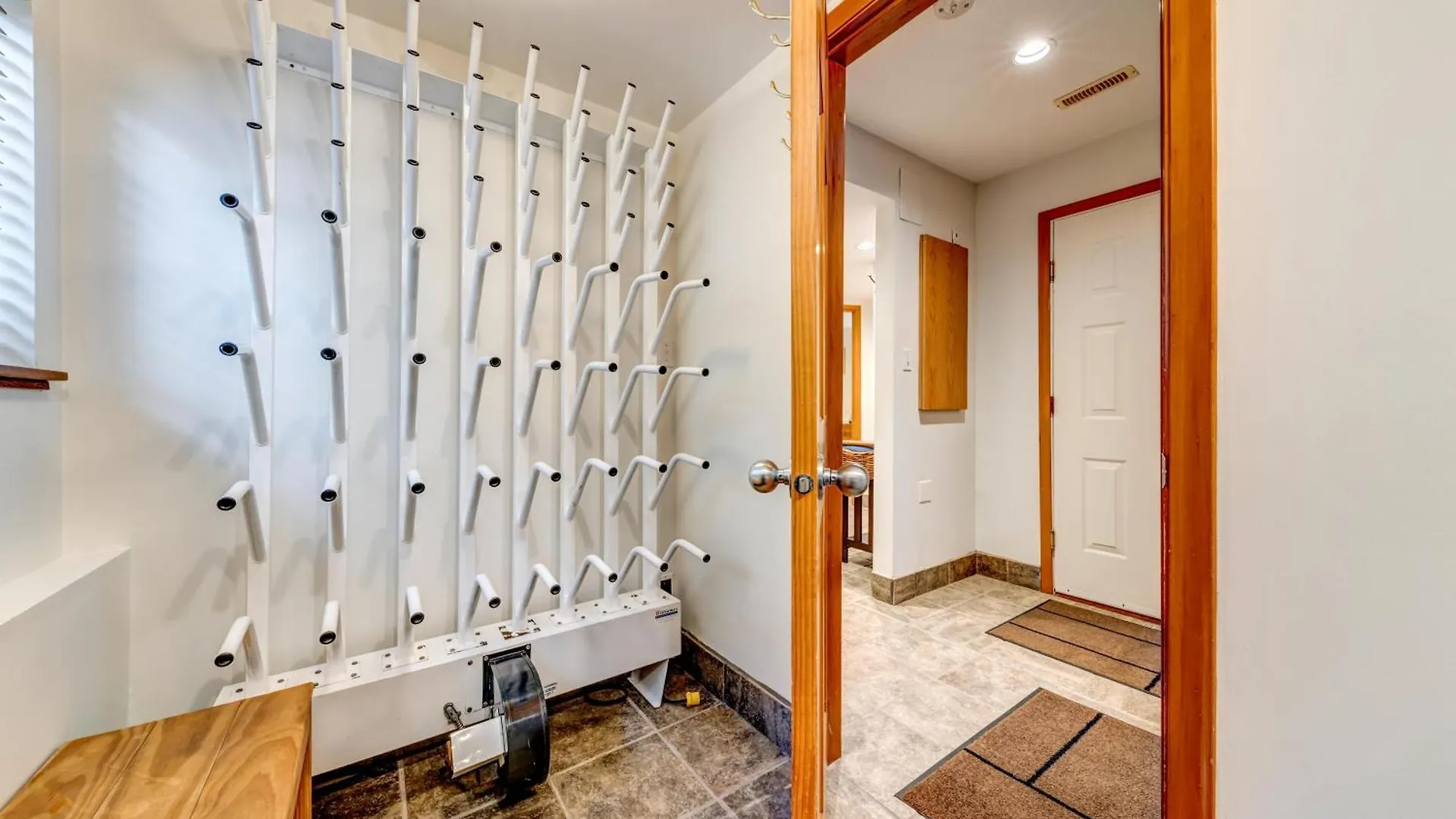 Snowy Creek 30 - Ski In Ski Out, Private Hot Tub, Short Walk To Whistler Village Holiday home