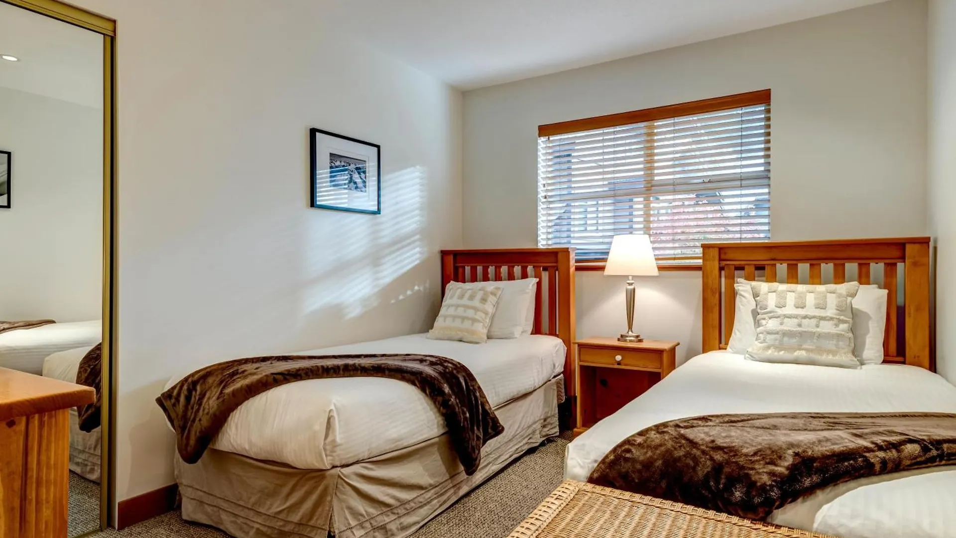 Holiday home Snowy Creek 30 - Ski In Ski Out, Private Hot Tub, Short Walk To Whistler Village