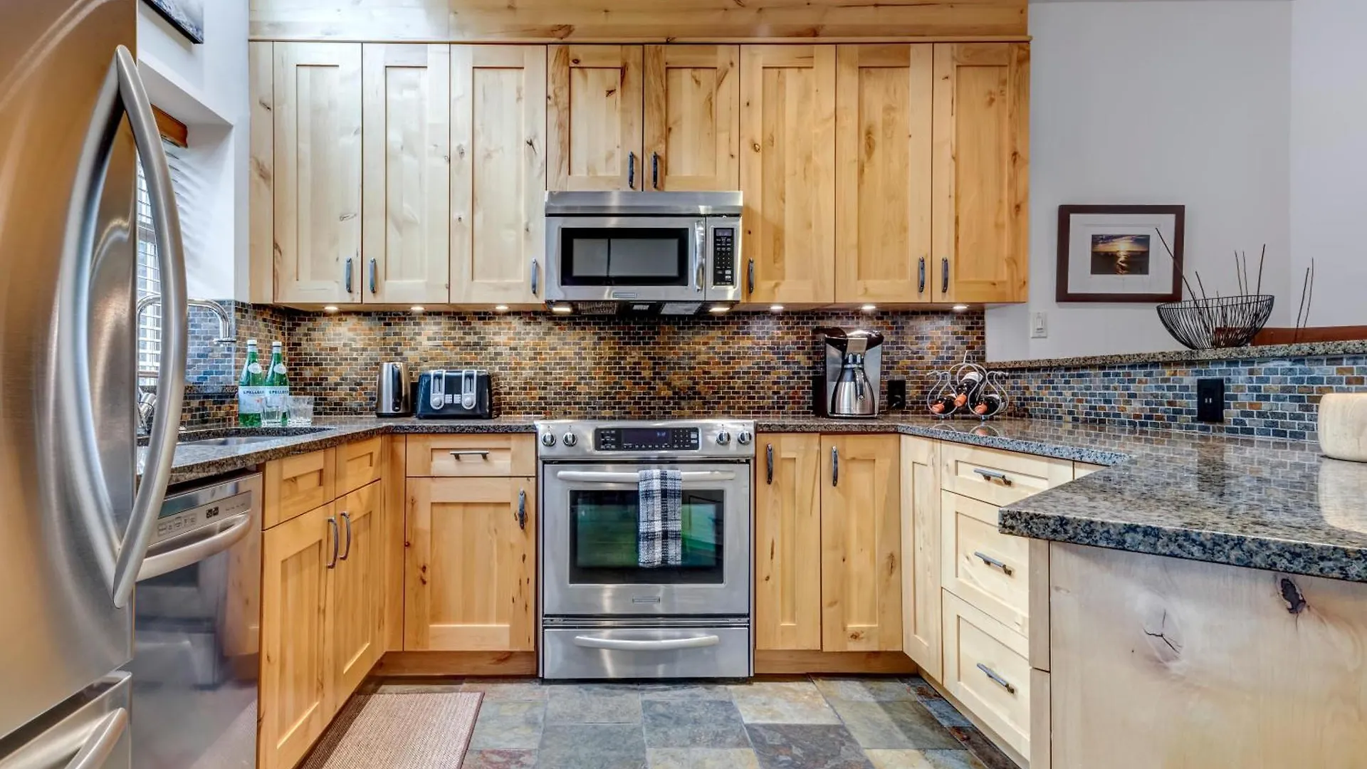 Snowy Creek 30 - Ski In Ski Out, Private Hot Tub, Short Walk To Whistler Village Holiday home